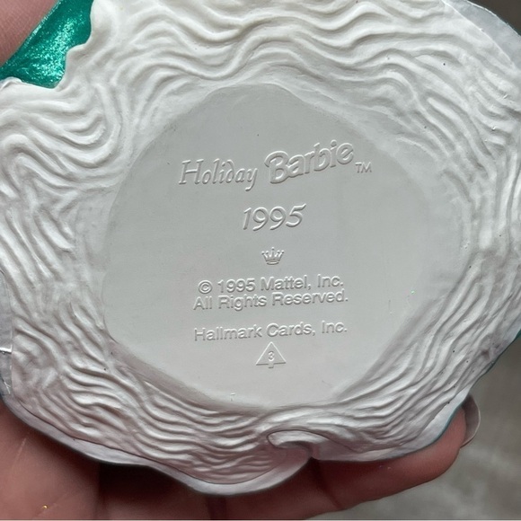 Hallmark 1995 Holiday Barbie Ornament - Picture 7 of 8